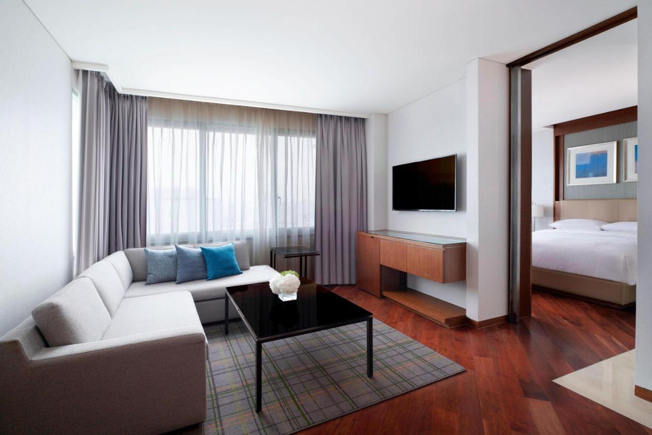 Courtyard By Marriott Seoul Times Square Hotel Exterior photo