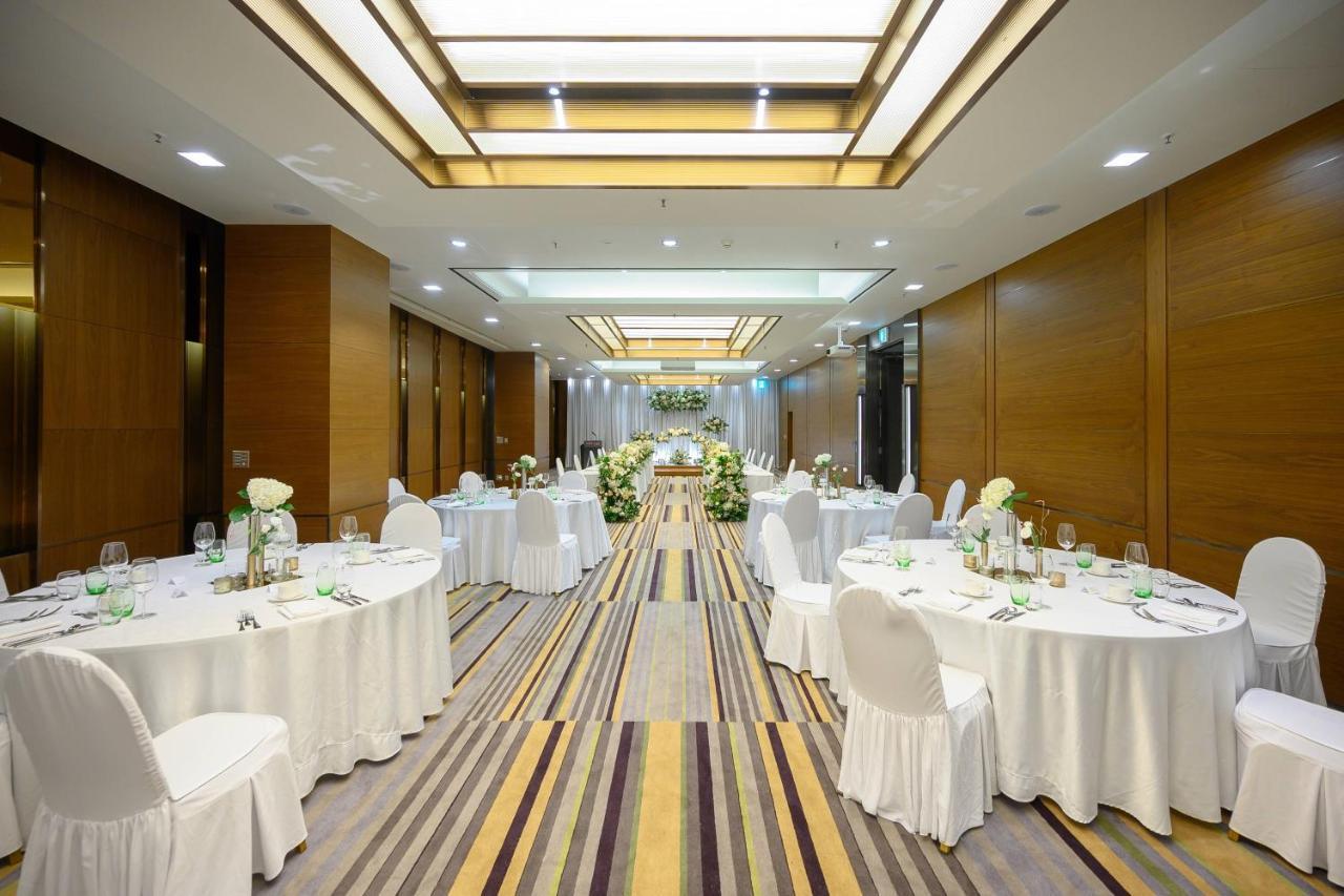 Courtyard By Marriott Seoul Times Square Hotel Exterior photo
