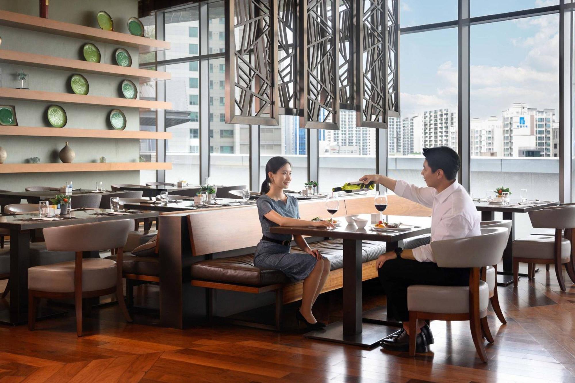 Courtyard By Marriott Seoul Times Square Hotel Exterior photo